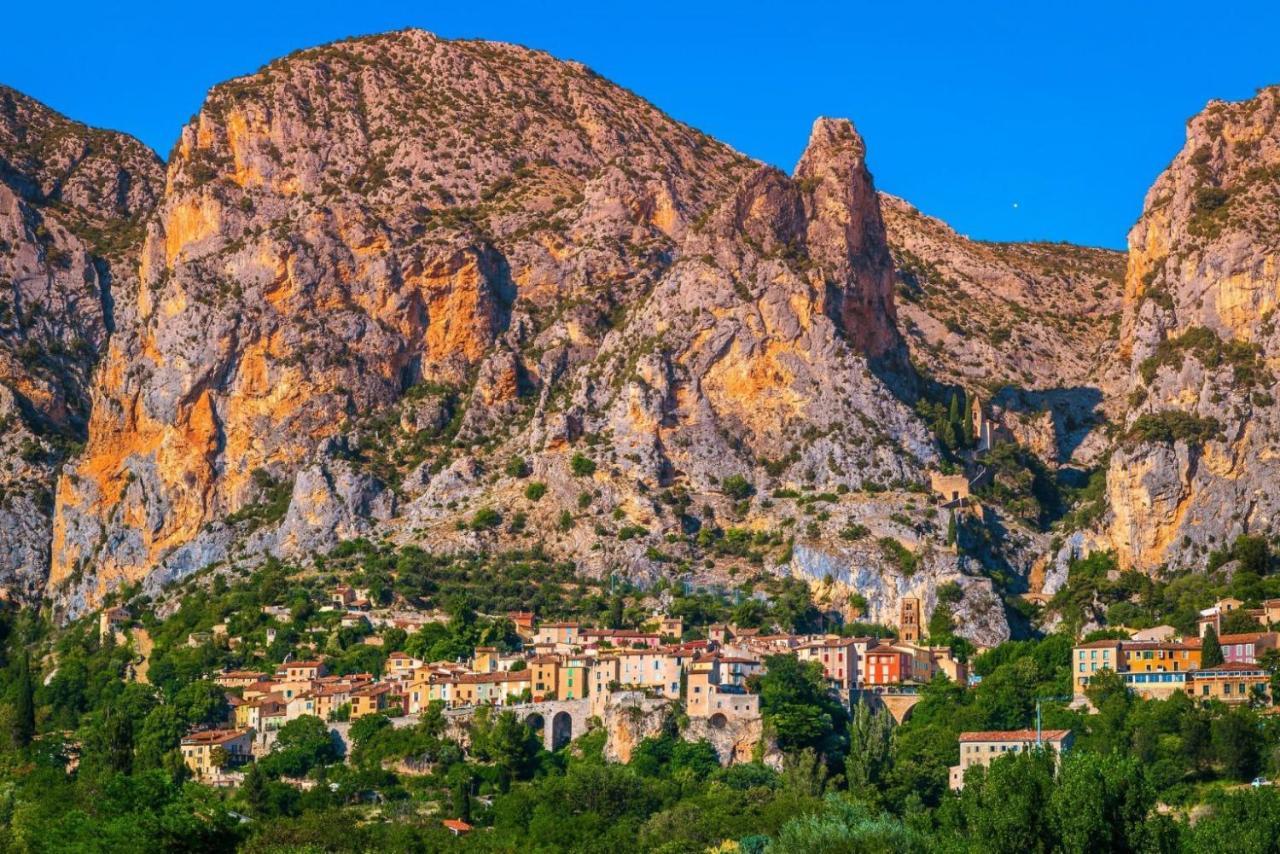 La Maison Des Collines Альмань-ан-Прованс Екстер'єр фото